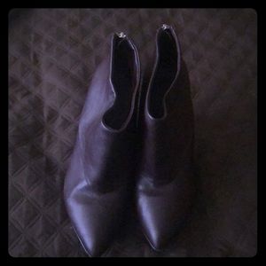 NY&Co Chocolate Brown Zip-Back Ankle Boots: Sz 9